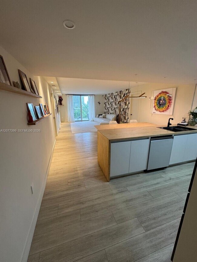 Building Photo - 210 Seaview Dr