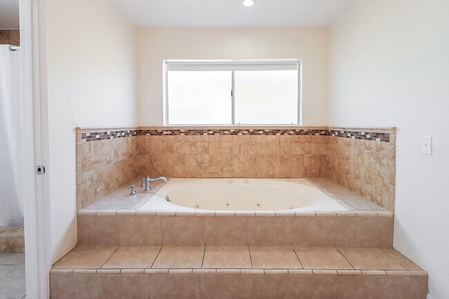 Building Photo - Tarzana 4BR w/downstairs bed + bath, POOL + basketball hoop!