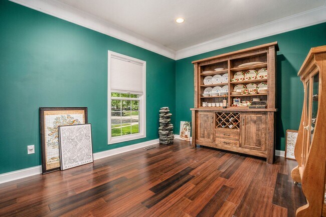 Building Photo - 7179 Fernridge Dr