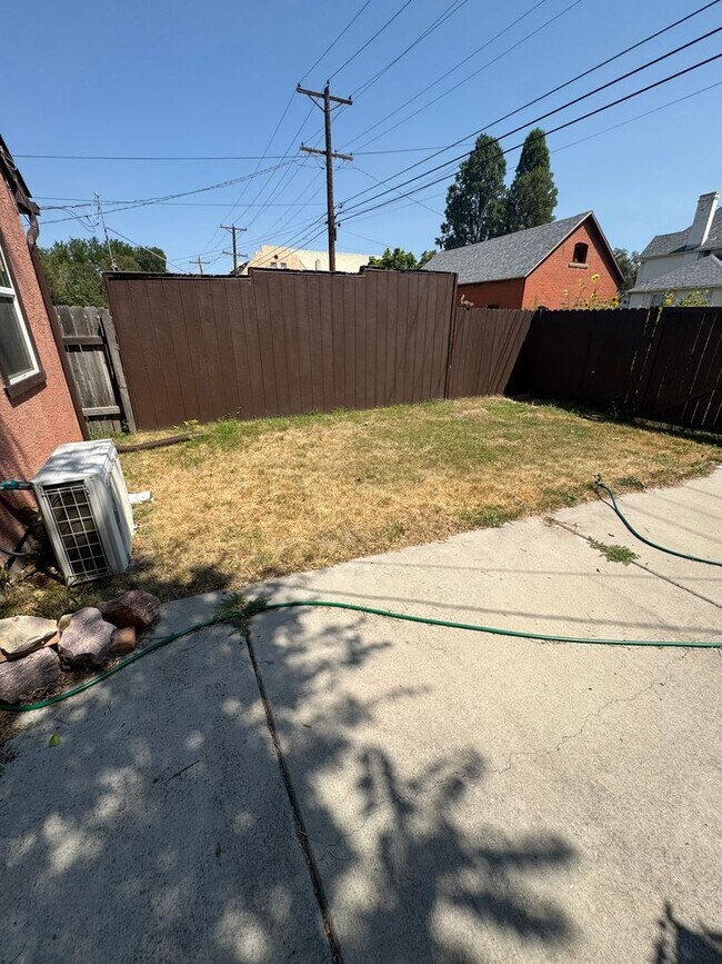 Building Photo - Charming Pet Friendly House 2 Bedroom/1.5 ...