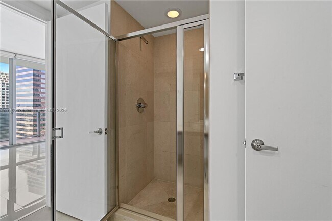 Building Photo - 495 Brickell Ave
