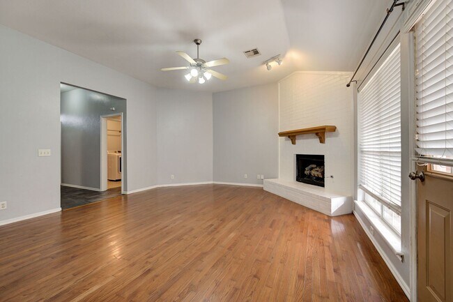 Building Photo - Gorgeous 3 bedroom 2 Bath Home in the Heart of Edmond