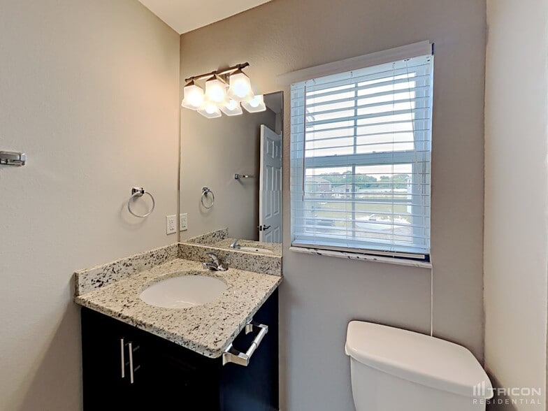 Building Photo - 2304 Whitley Ln