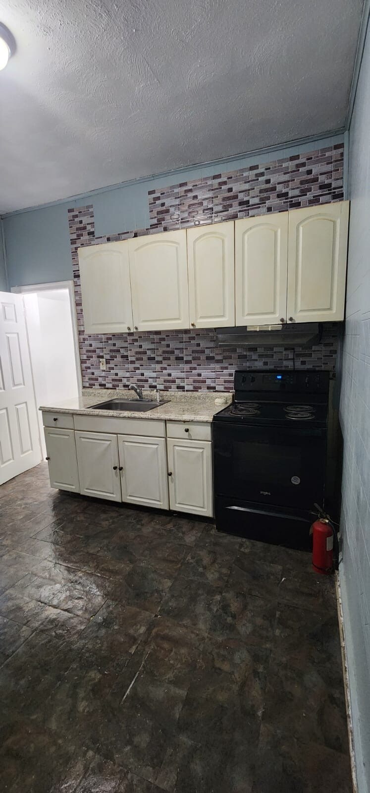 Kitchen - 26 N Saint Bernard St