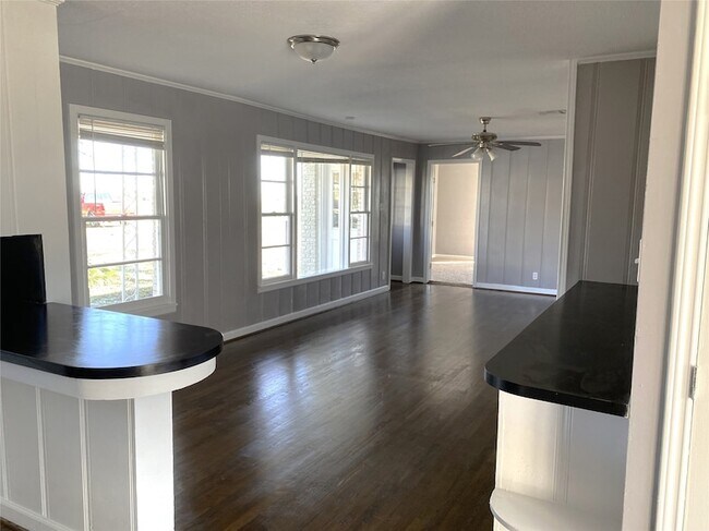 Building Photo - 704 Scurlock St