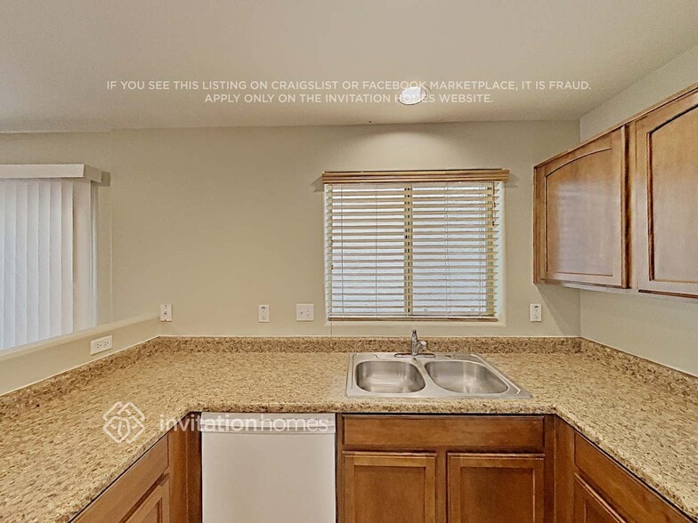 Building Photo - 944 S Sabino Dr