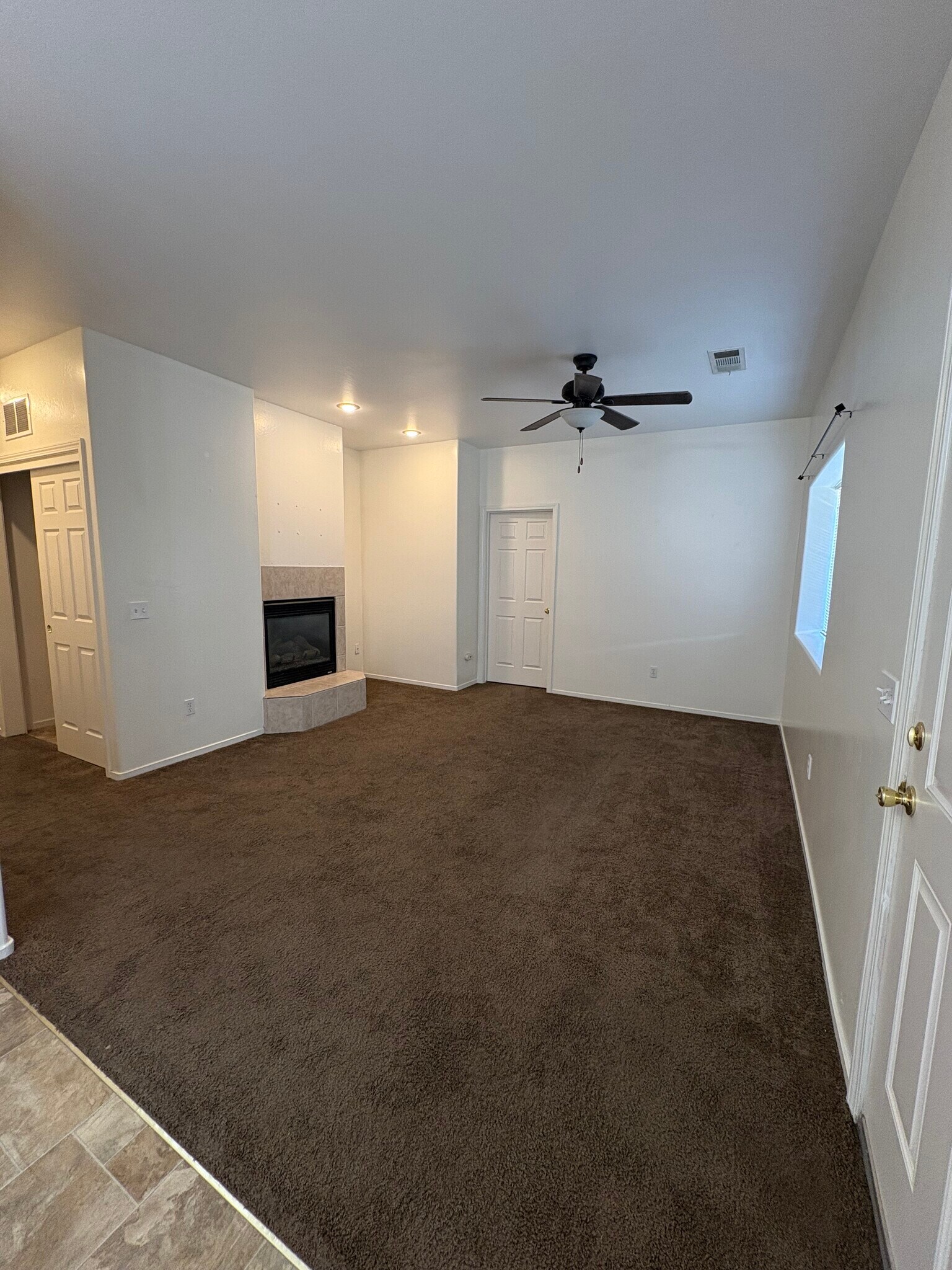 Building Photo - 609 Yellow Meadow Ct