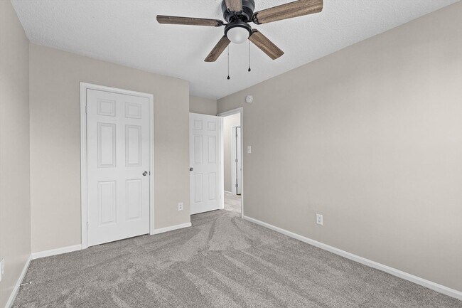 Building Photo - Stylish Living Meets Ultimate Convenience in This 3BR/2.5BA Ocean Lakes Townhome!
