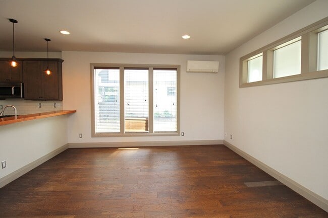 Building Photo - 2273 SE 77th Ave