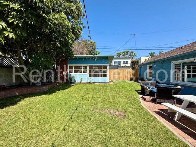 Building Photo - 2676 Narcissus Dr
