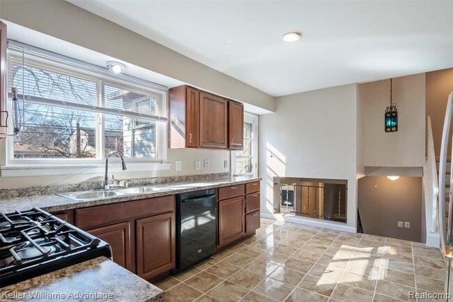 Building Photo - 14377 Cranston St