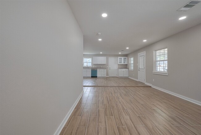 Building Photo - 4111 Beggs St