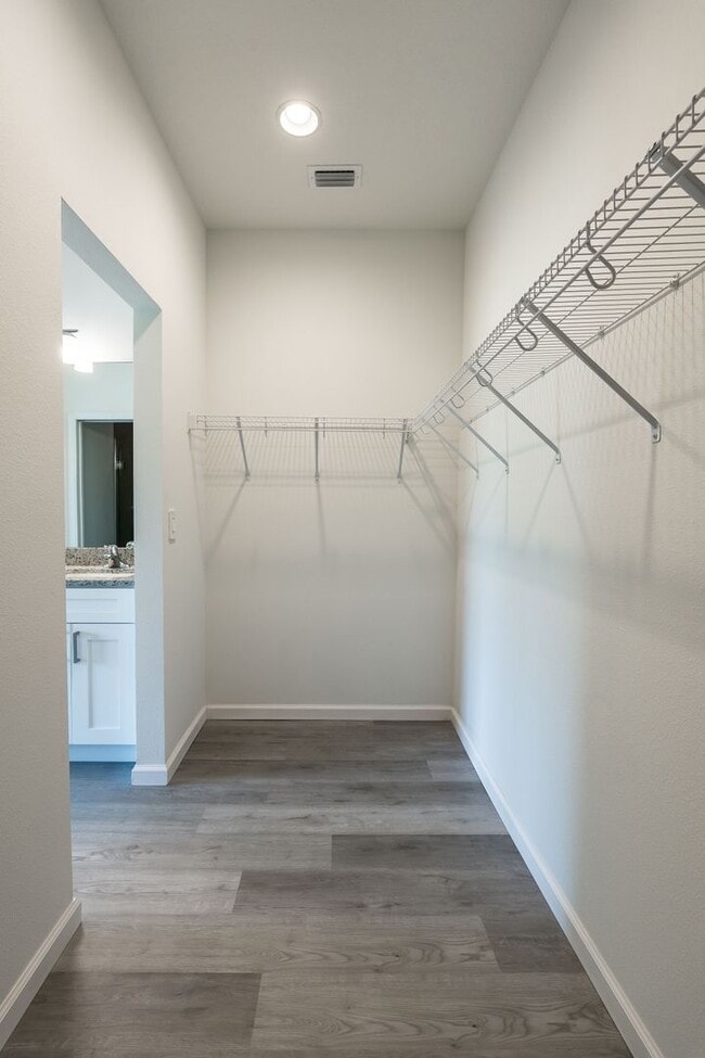 Building Photo - 5365 Vista Lago Dr