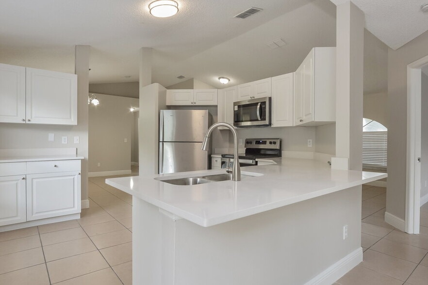 Building Photo - 5176 Heatherstone Ct