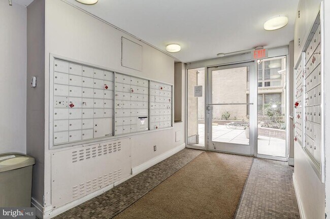 Building Photo - 1260 21st St NW