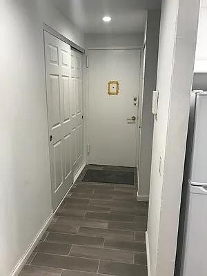 Building Photo - 211 Thompson St