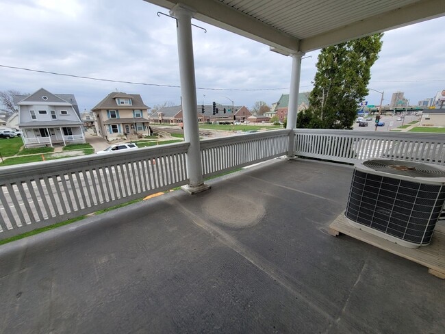 Building Photo - 605-607 1st Avenue SW