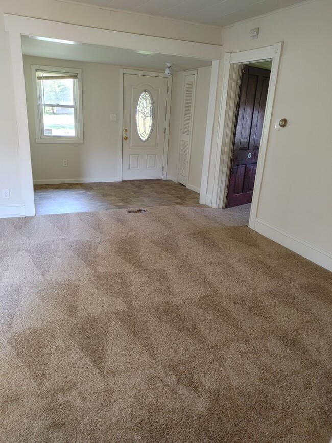 Building Photo - EDGEWOOD 2 BEDROOM RANCHER