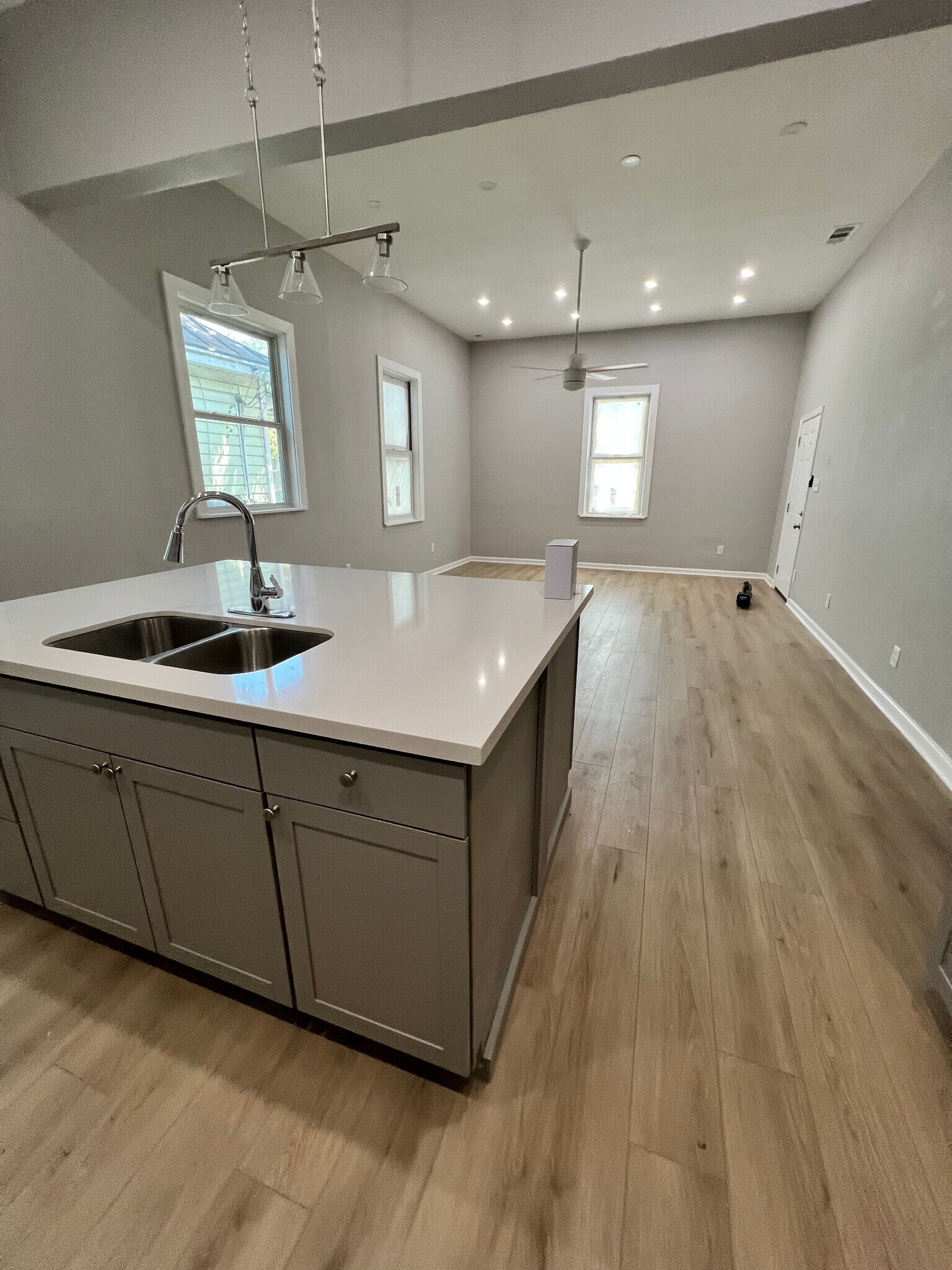 Building Photo - 423 Arthur St