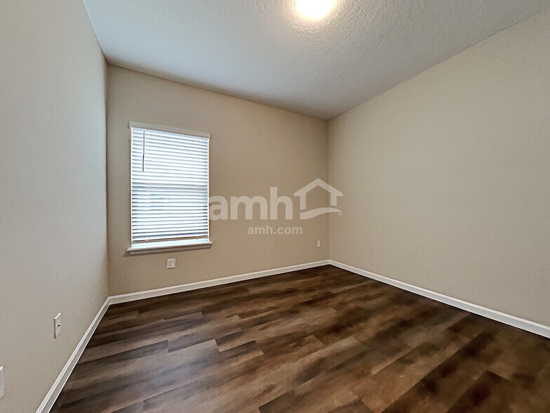 Building Photo - 198 Spruce Pt