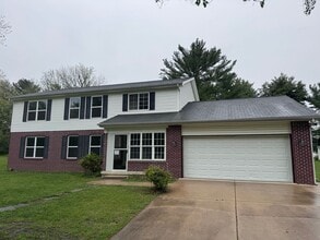 Building Photo - 5 Bd 2.5 Ba