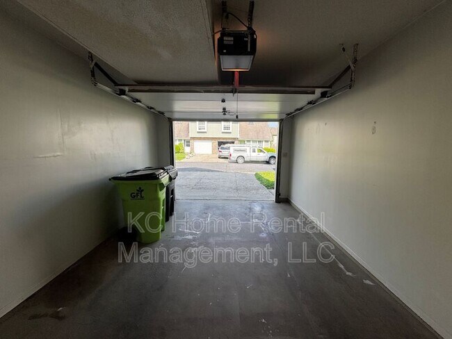 Building Photo - 8592 Perry Ln