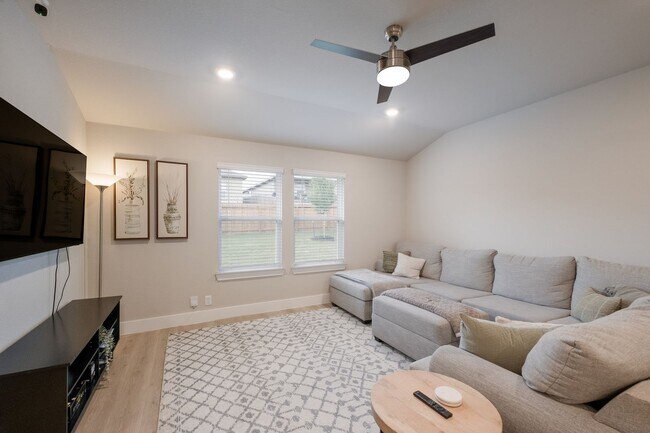 Building Photo - Jewel Curve Gem