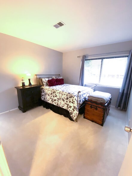 Bedroom 2 - 2681 Glengyle Dr
