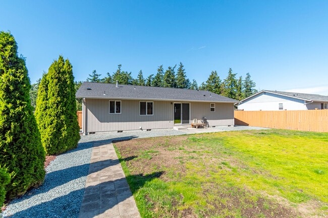 Building Photo - 3 Bed 2 Bath Home near Town
