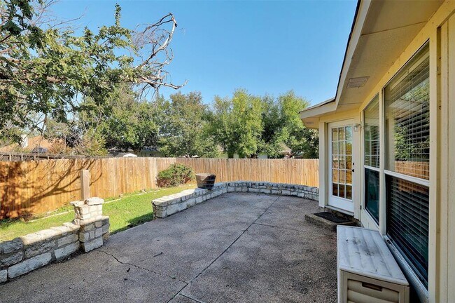 Building Photo - 16610 Pocono Dr