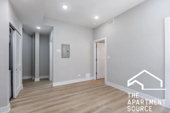 Building Photo - 432 W Belden Ave