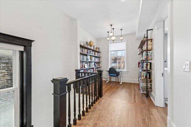 Building Photo - 4912 N Winchester Ave