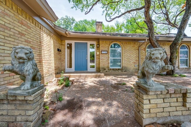 Primary Photo - 1710 Green Oaks Dr