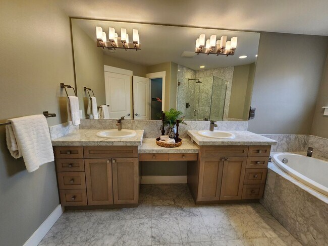 Building Photo - Experience Unmatched Luxury on the Columbia River!