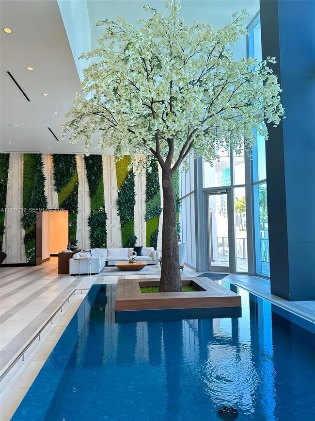 Building Photo - 851 NE 1st Ave