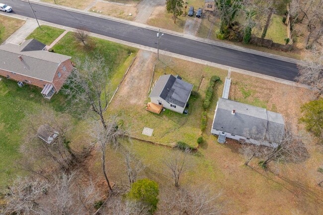 Building Photo - Updated 2-Bedroom Home Walking Distance to Longwood University!