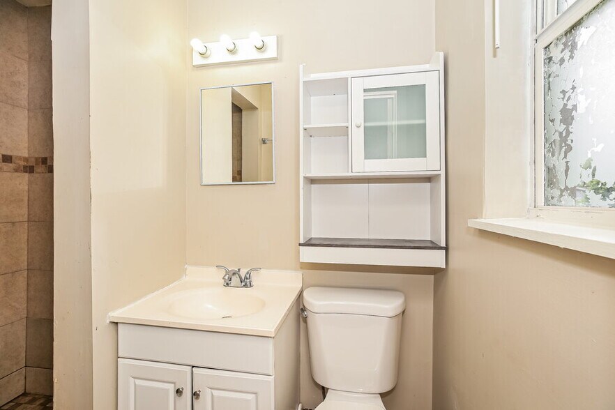 Building Photo - 2615 Ligustrum Rd