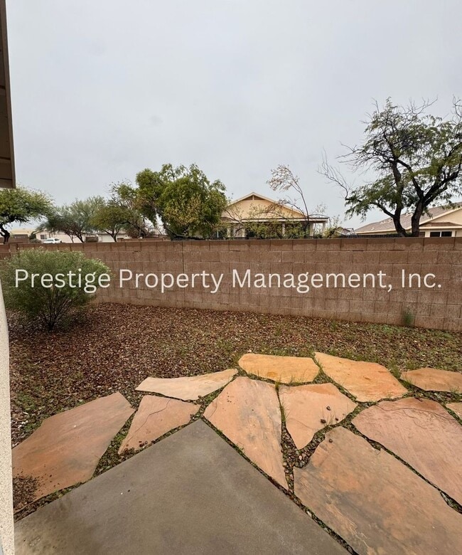 Building Photo - Charming West 2 Bedroom/ 2 Bathroom with a Den is  Waiting For You To Call Home!!