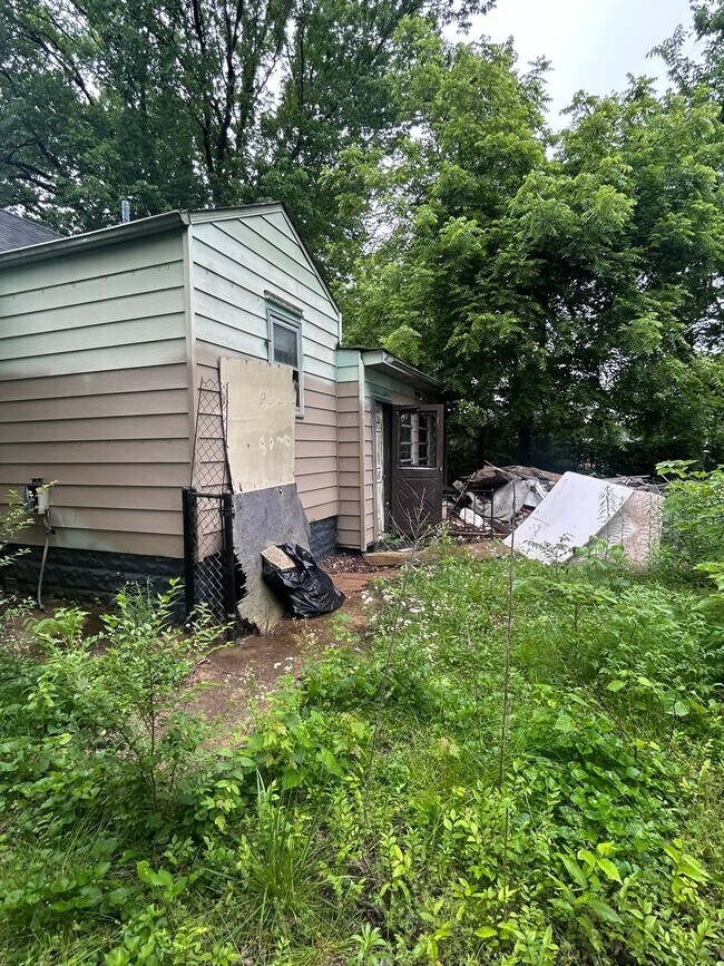 Building Photo - 17 Cahokia St