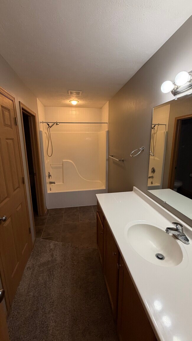 Building Photo - 2456-2456 Millview