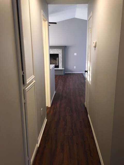 Building Photo - 708 S Red Oaks Cir