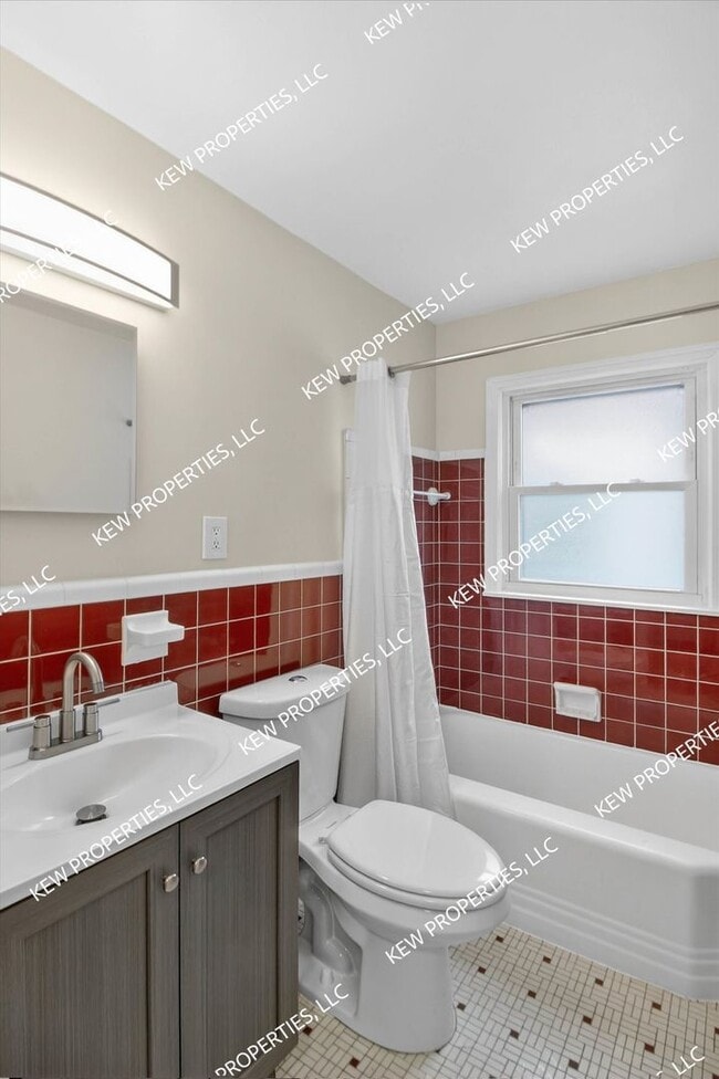 Building Photo - Lovely 3-Bedroom, 1.5-Bathroom Brick Bungalow for Rent in Redford Twp.!