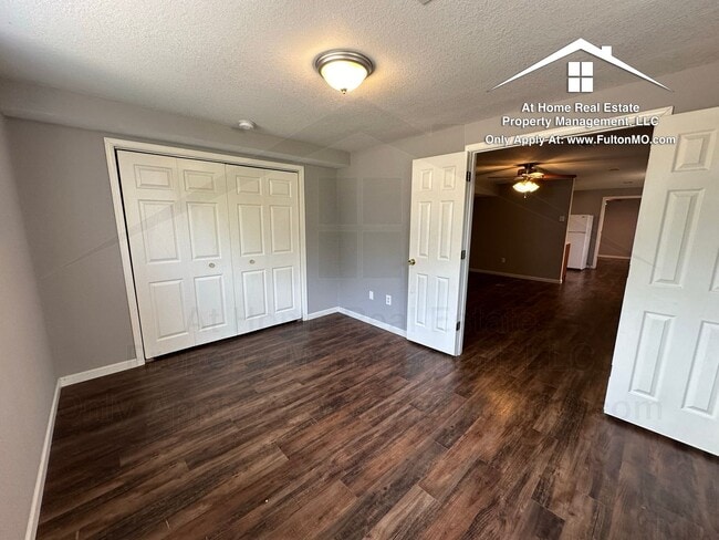 Building Photo - 101 E 10th St