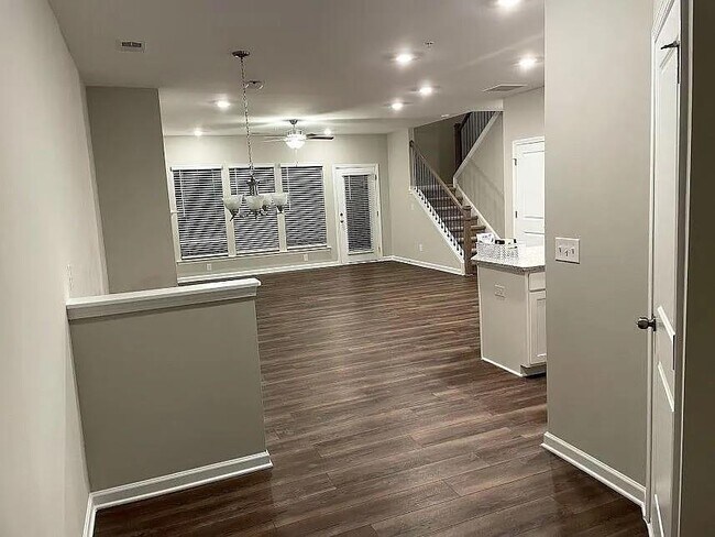 Building Photo - 1366 Elderwood Way
