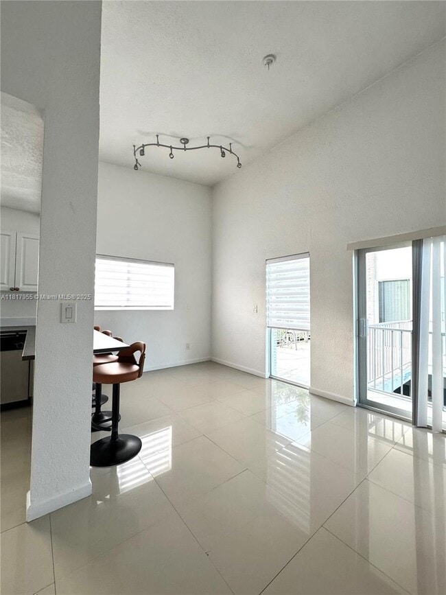 Building Photo - 8035 Crespi Blvd