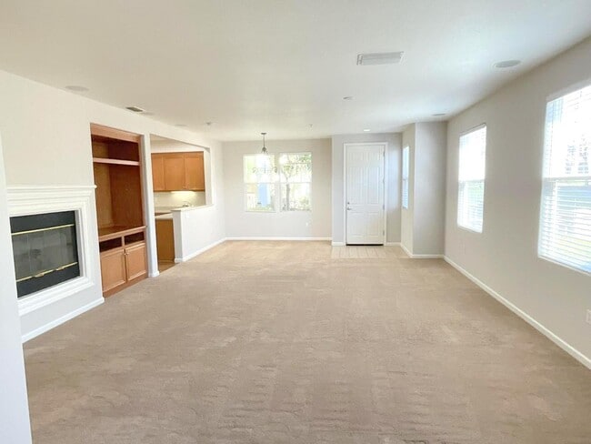 Building Photo - Month to month Rental ! Beautiful & Spacious End Unit Home in Shelbourne at Windemere! Top Rated ...