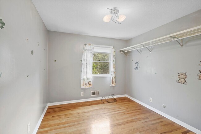 Building Photo - 300 Murray Hill Rd