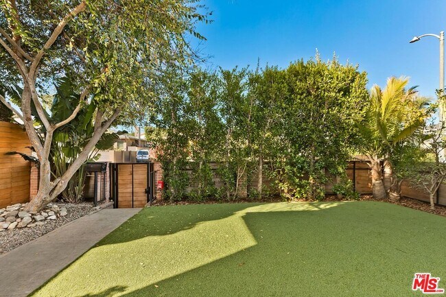 Building Photo - 810 Commonwealth Ave