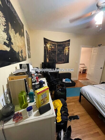 Building Photo - 731 Parker St