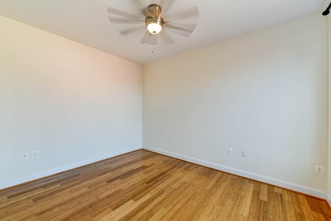 Building Photo - Gorgeous 2 Bedroom Penthouse in River Place South!